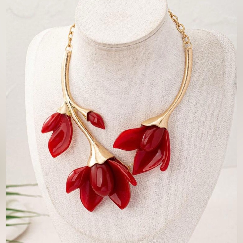 Elegant Red Floral Necklace